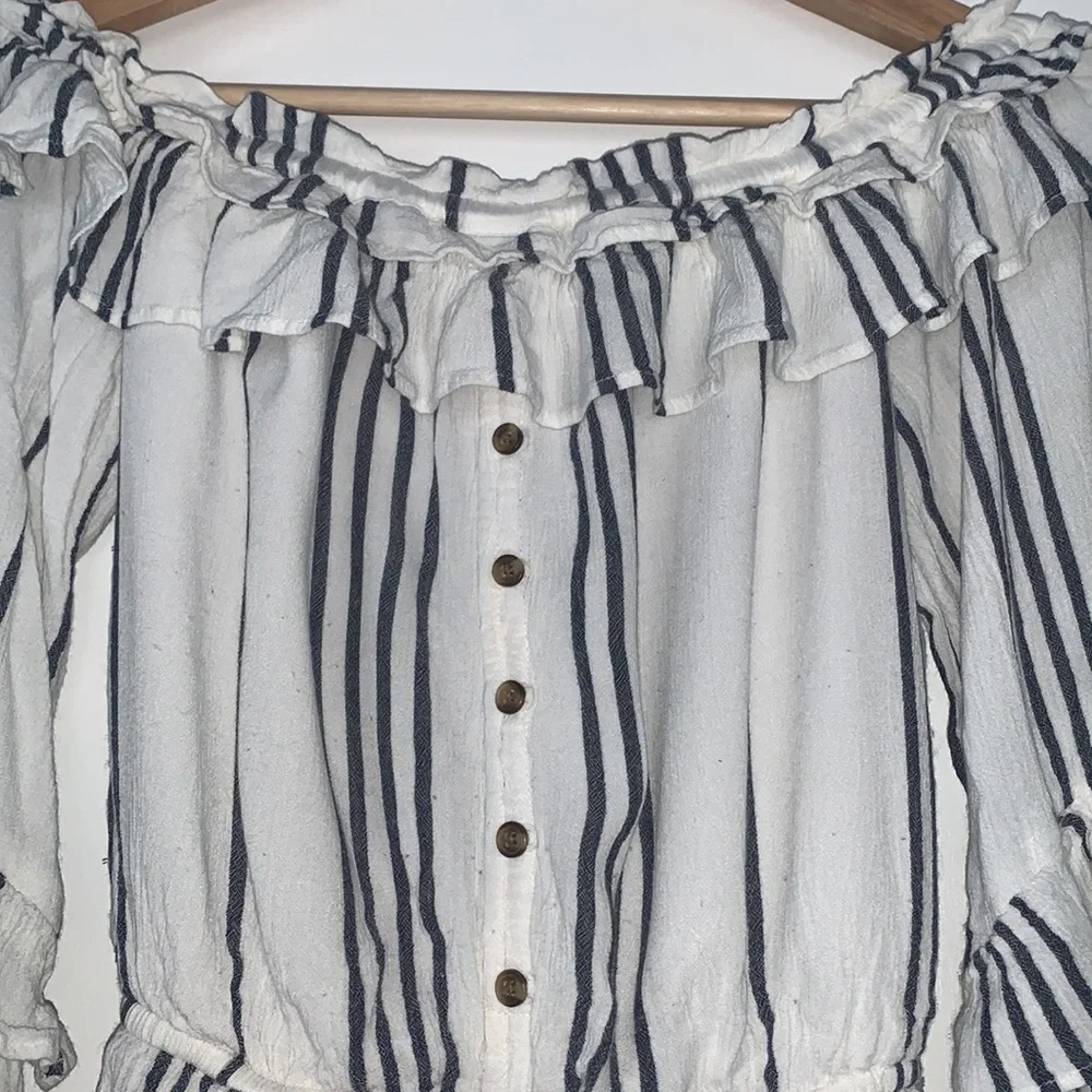 American Eagle XS Striped Ruffle Romper EUC Navy & White - Picture 4 of 15